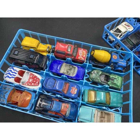 Vintage Tara Toy 24 Car Case Red # 20150 Including 22 Cars Hot Wheels Matchbox - Picture 5 of 16